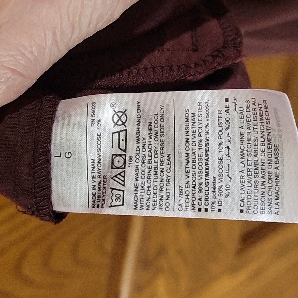 Women's new pants by Old Navy in burgandy, siza large,never worn. - Picture 3 of 6
